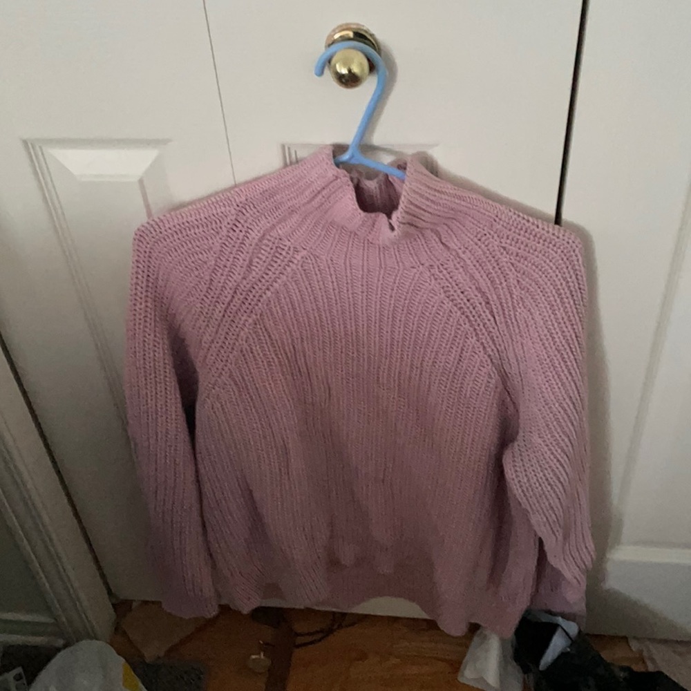 Gap sweater